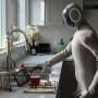 Үй шаруасын істейтін гуманоид-робот сатылымға шықты