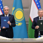 Қасым-Жомарт Тоқаев пен Шавкат Мирзиёев бірнеше құжатқа қол қойды