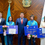 Абай облысының әкімі Сурдлимпиада ойындарының жүлдегерлеріне сыйақы табыстады