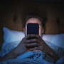 Қытайда ұзақ уақыт телефоннан бас алмаған студент ауруханаға түсті