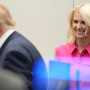 Трамп Ақ үйдегі жақын көмекшілеріне сыйлық ретінде 155 мың доллар берген