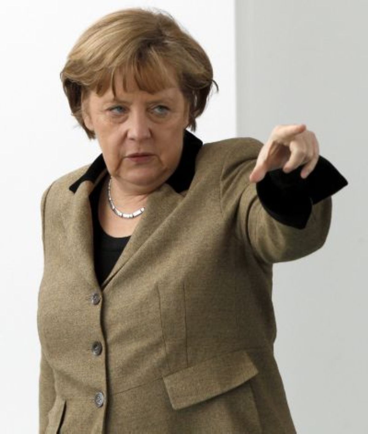 Меркель неден сескенді?