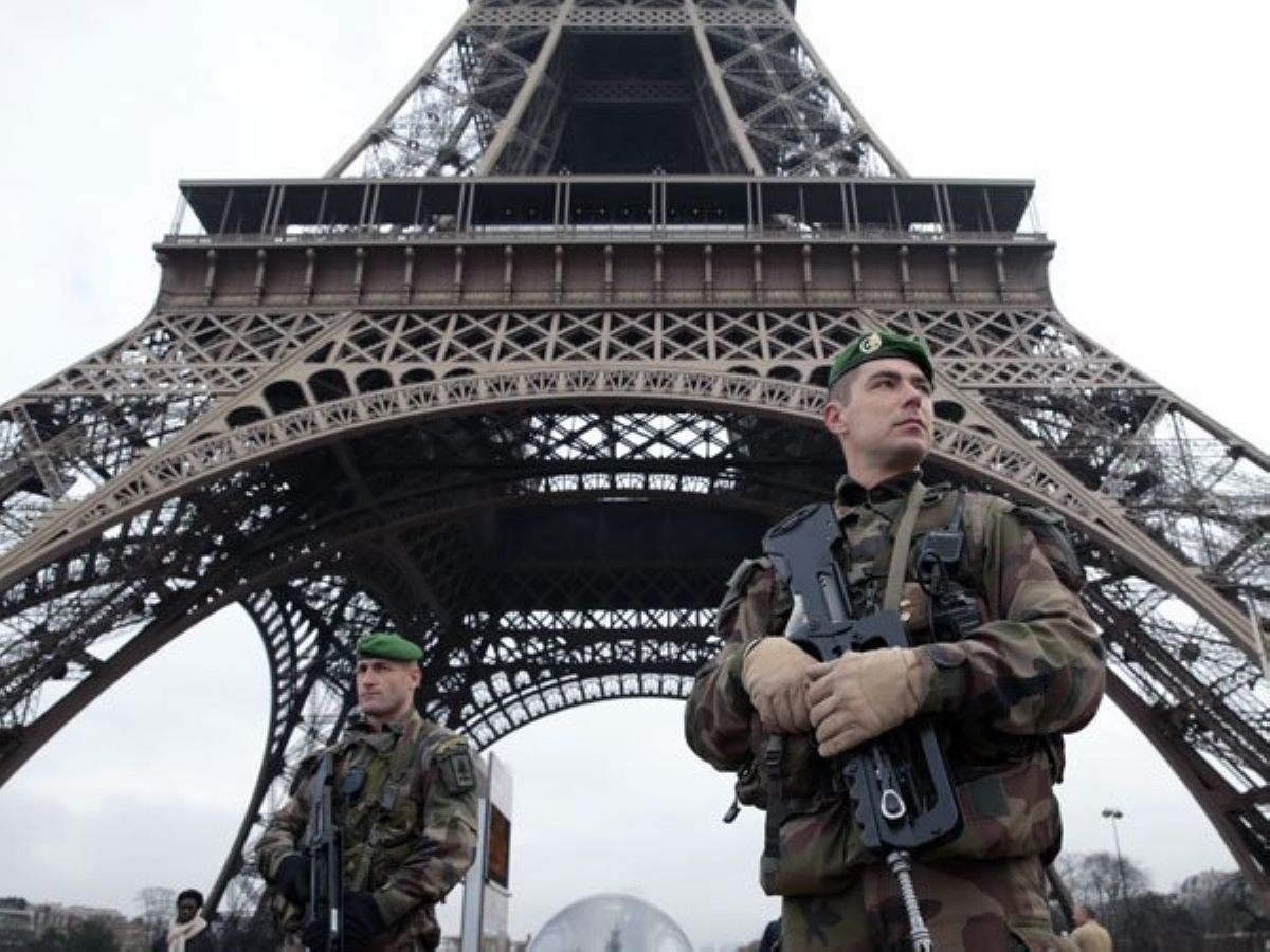 Брюссельде Париждегі терактіге қатысы бар күдіктілер тұтқындалды