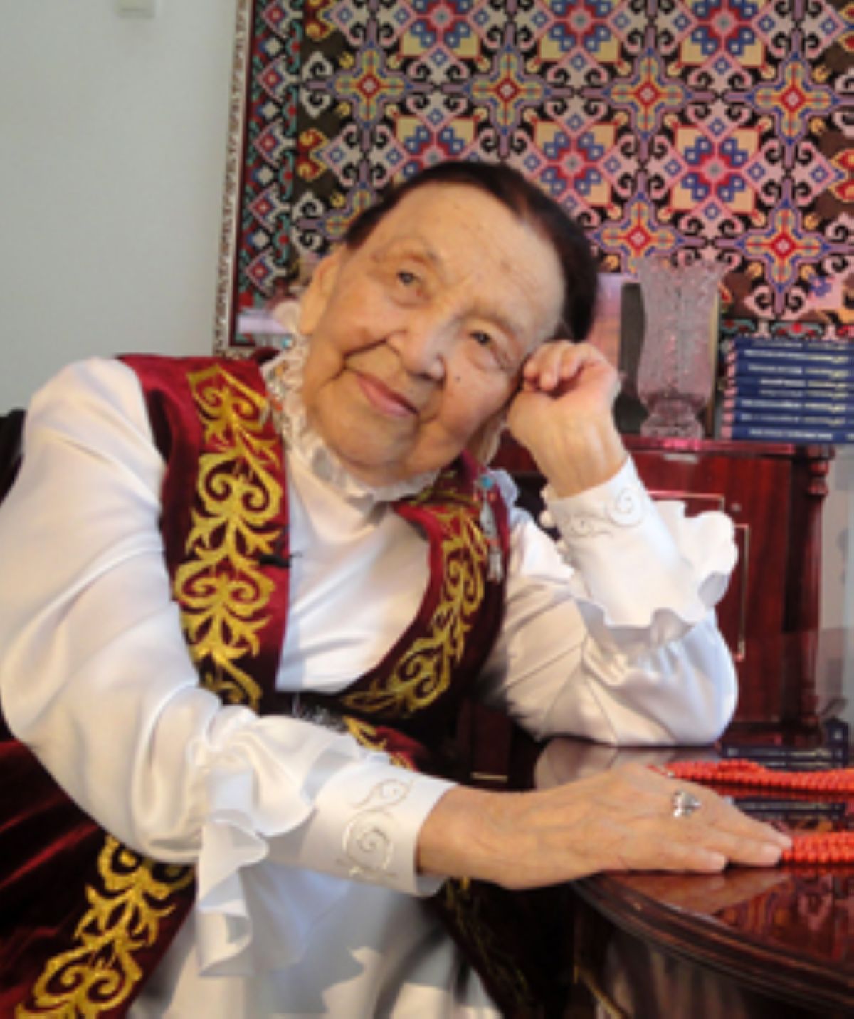 100 жастағы актриса Мағжанның өлеңдерін жатқа оқиды
