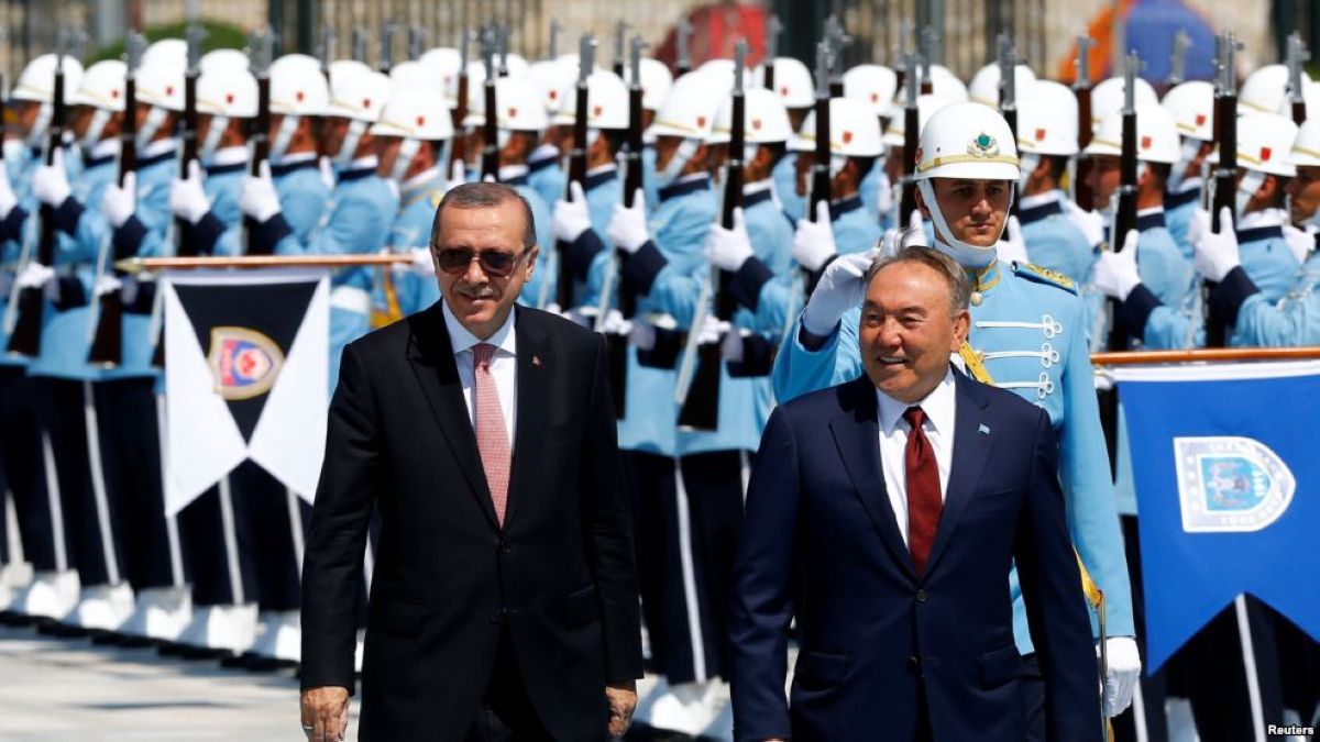 Назарбаев "Террористермен байланысы барларды" Түркияға ұстап беруге уәде етті