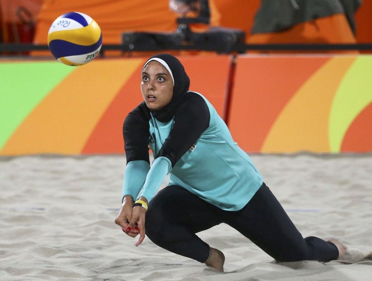 Мысырлық қыздар волейболды хиджабпен ойнады