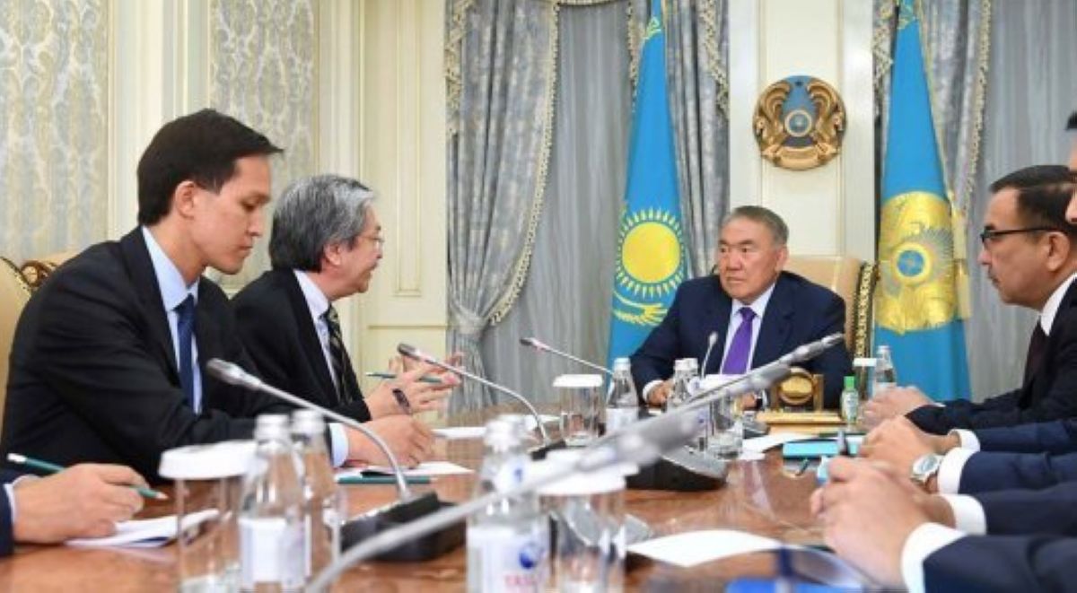 Назарбаев Гонконгтың қаржы министрімен кездесті