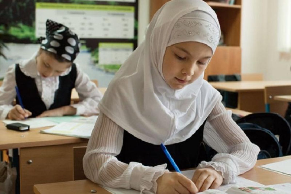Білім министрлігі мектепке xиджабпен келетін оқушыларға қатысты ресми ұстанымын білдірді