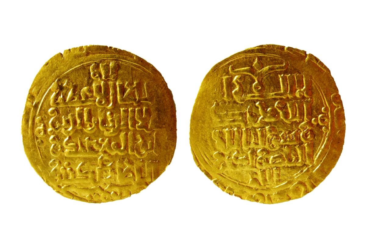 Маңғыстау тұрғыны XII-XIII ғасырларда соғылған алтын тиындар тапты