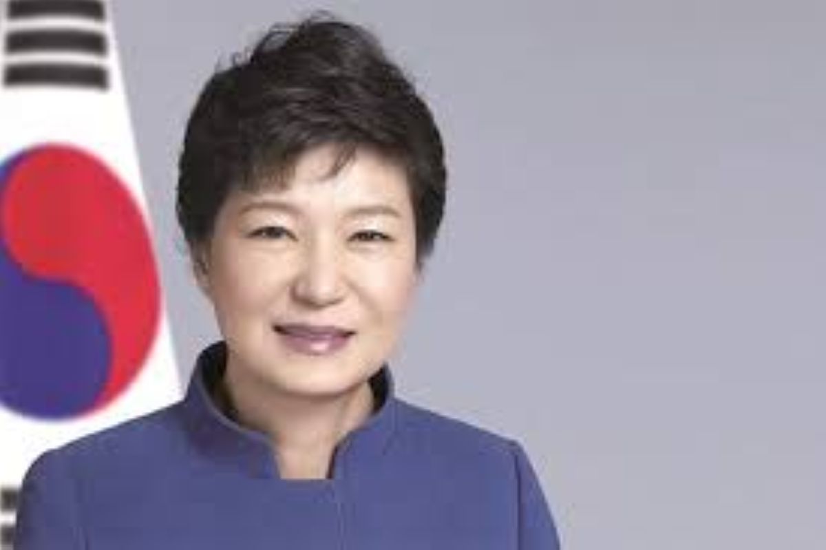 Оңтүстік Корея президенті құрбысының кесірінен ел наразылығына ұшырады
