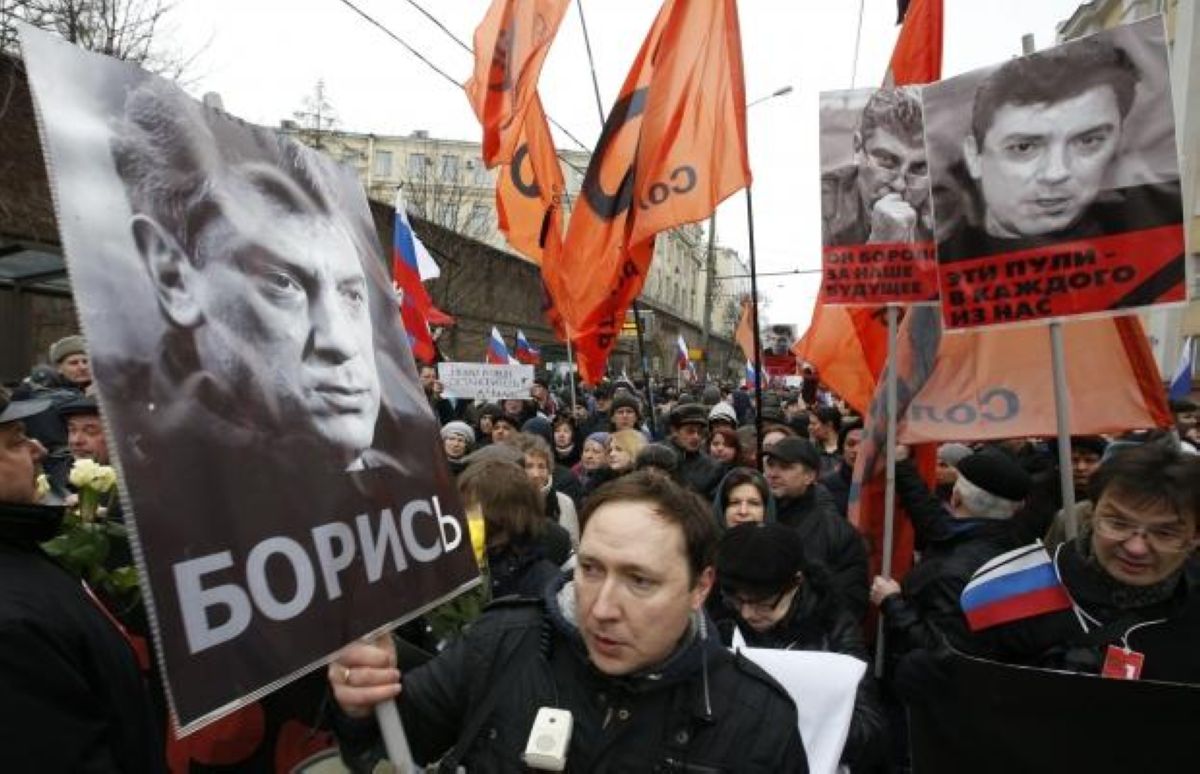 Ресейдің бірнеше қаласында Немцовты еске алу маршы өтті