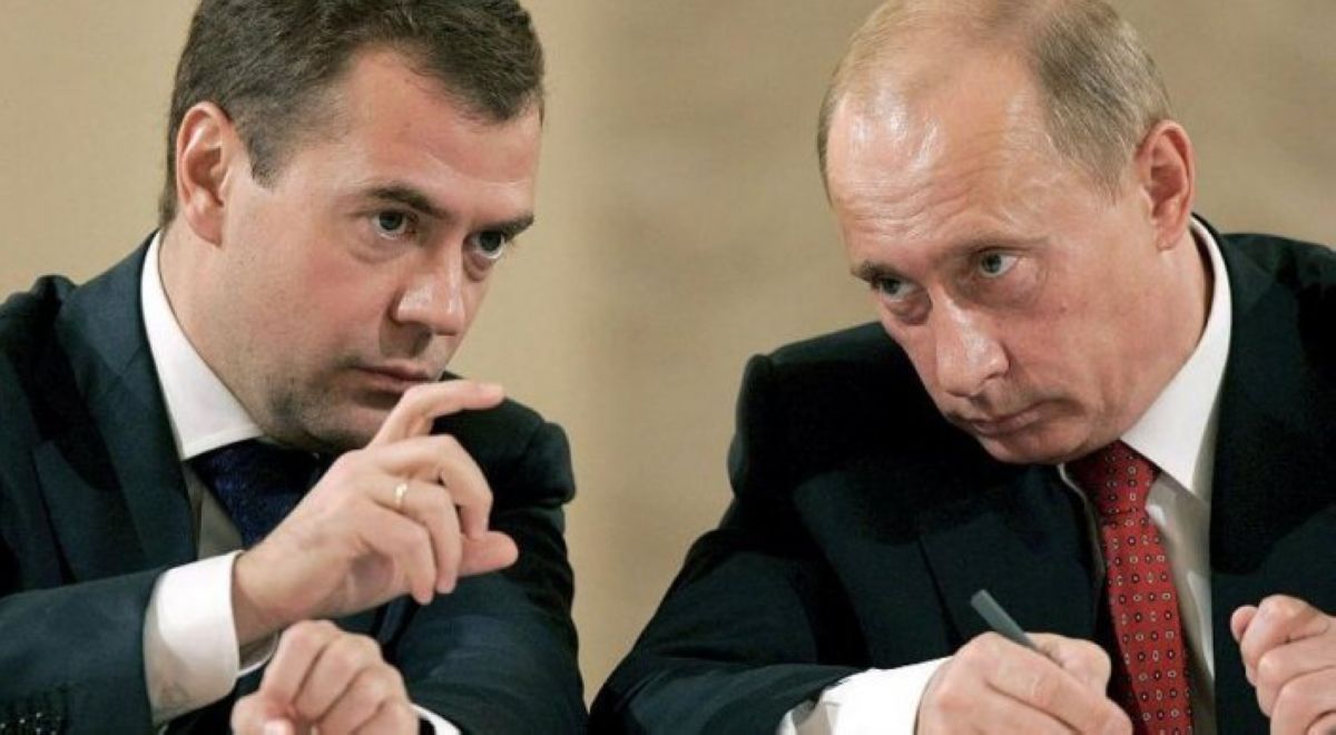 Путин мен Медведев өздерінің кірістерін жария етті