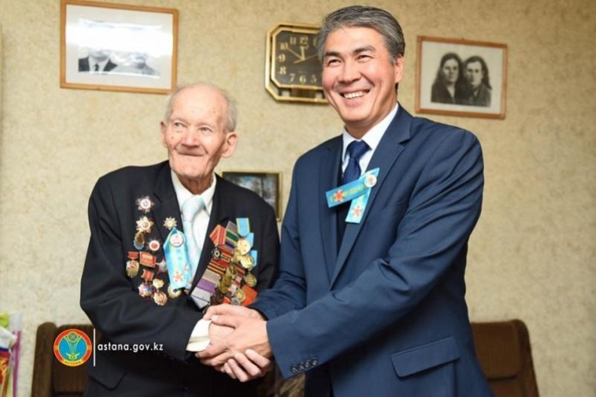 Исекешев 93 жастағы соғыс ардагерін құттықтады