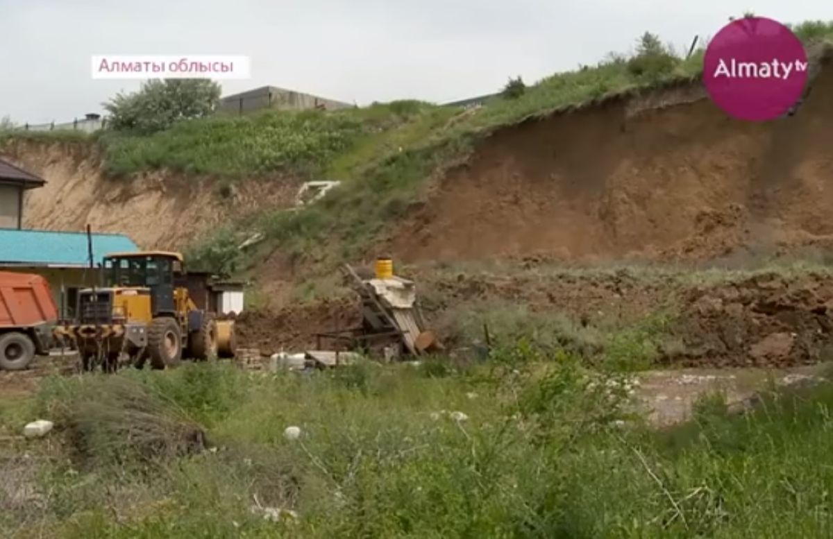 Алматы облысында Түйе тауы опырылып, демалыс үйіне зақым келтірді