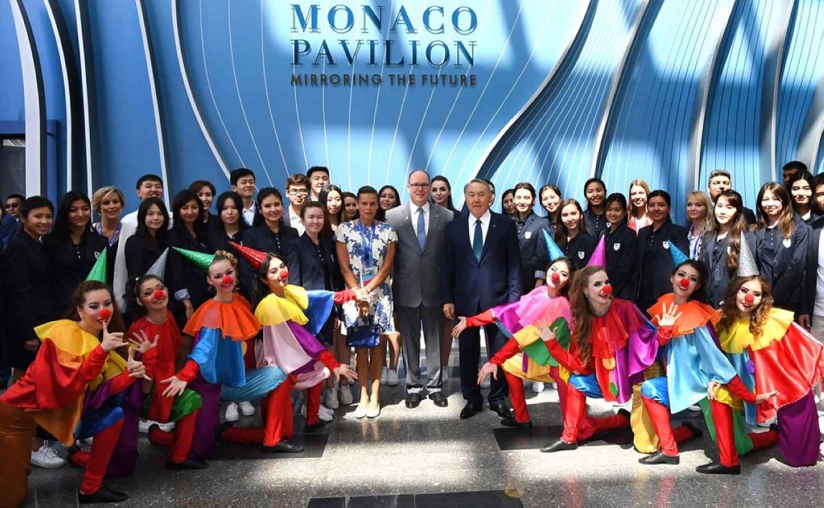 Назарбаев Монако Княздігінің ұлттық павильонын аралады