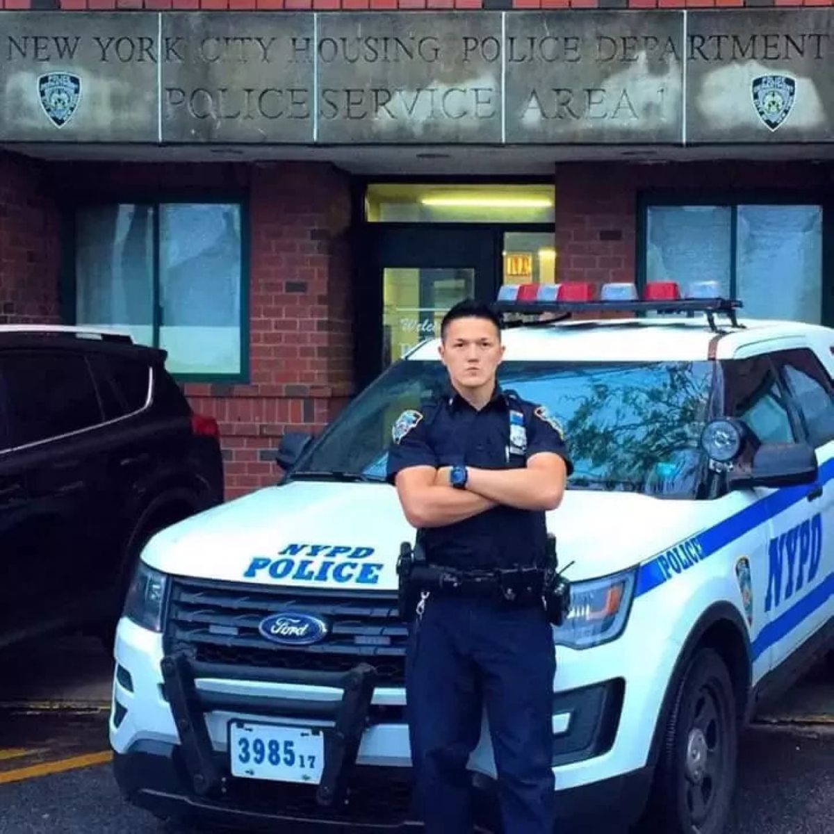 Нью-Йорктің қазақ полицейі марапатталды