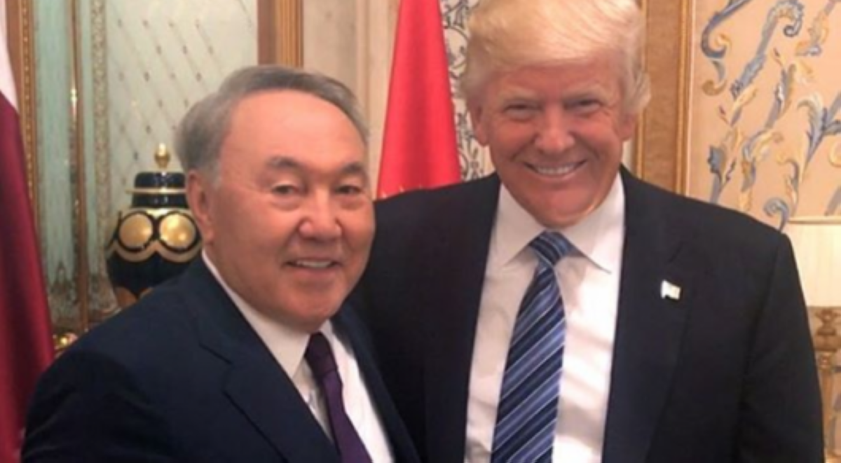 Трамп Назарбаевты құттықтады