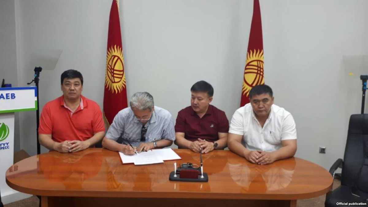Қырғызстан: үш партия президенттік сайлауға бір үміткер ұсынады