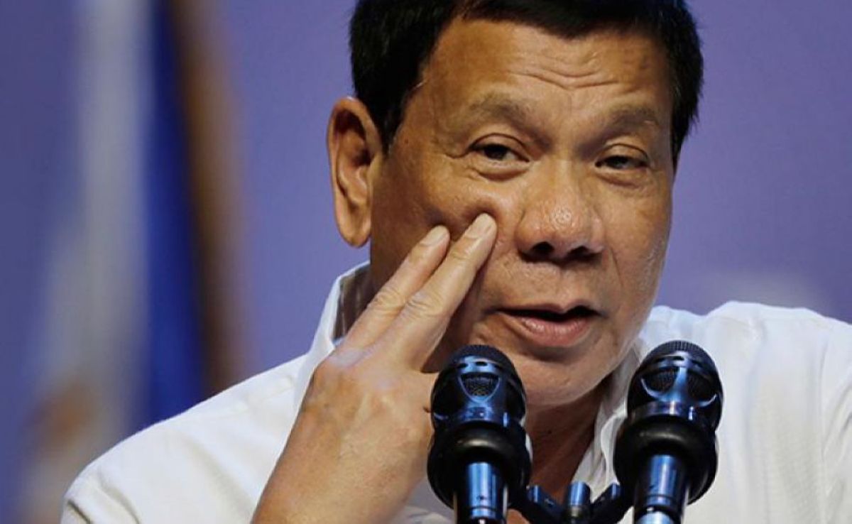Филиппин президенті: Билікте ұзақ отырып қалсам, мені атып тастаңдар!