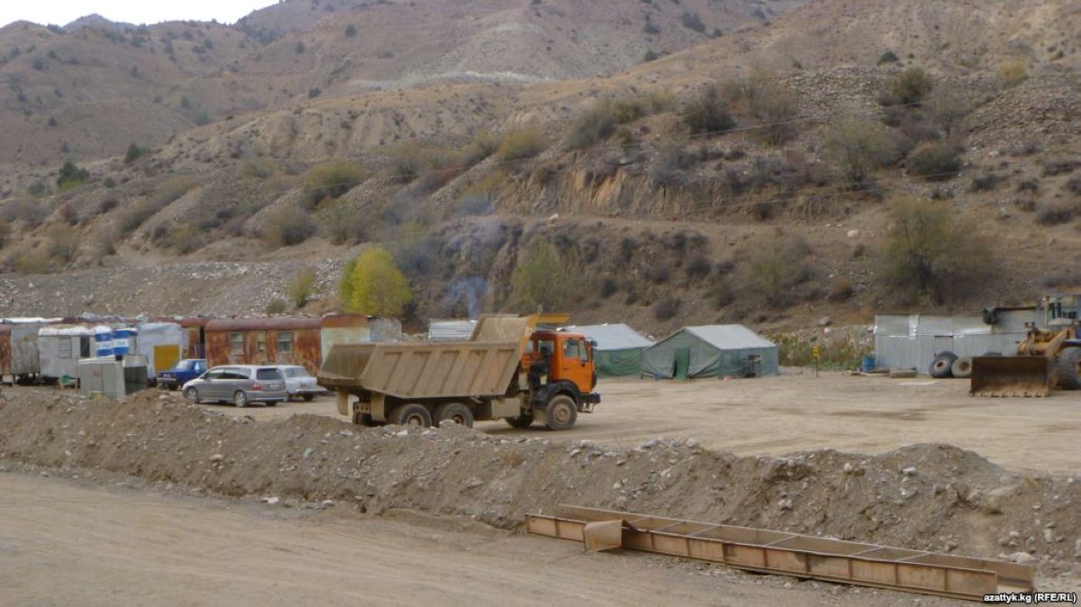 Қырғызстанда алтын кенішінде 400-ге тарта адам жұмыстан босатылды