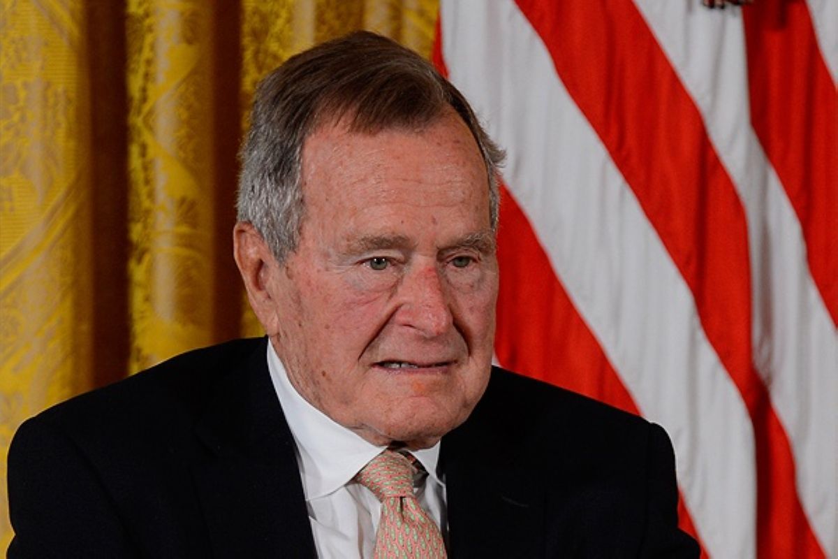 Джордж Буш ауыр сырқатпен ауруханаға түсті