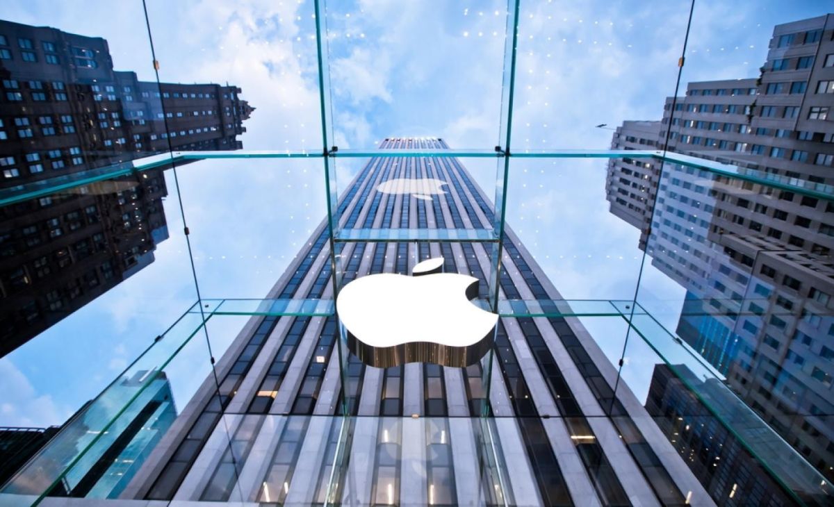 Apple капиталы бір триллион доллардан асып түсті