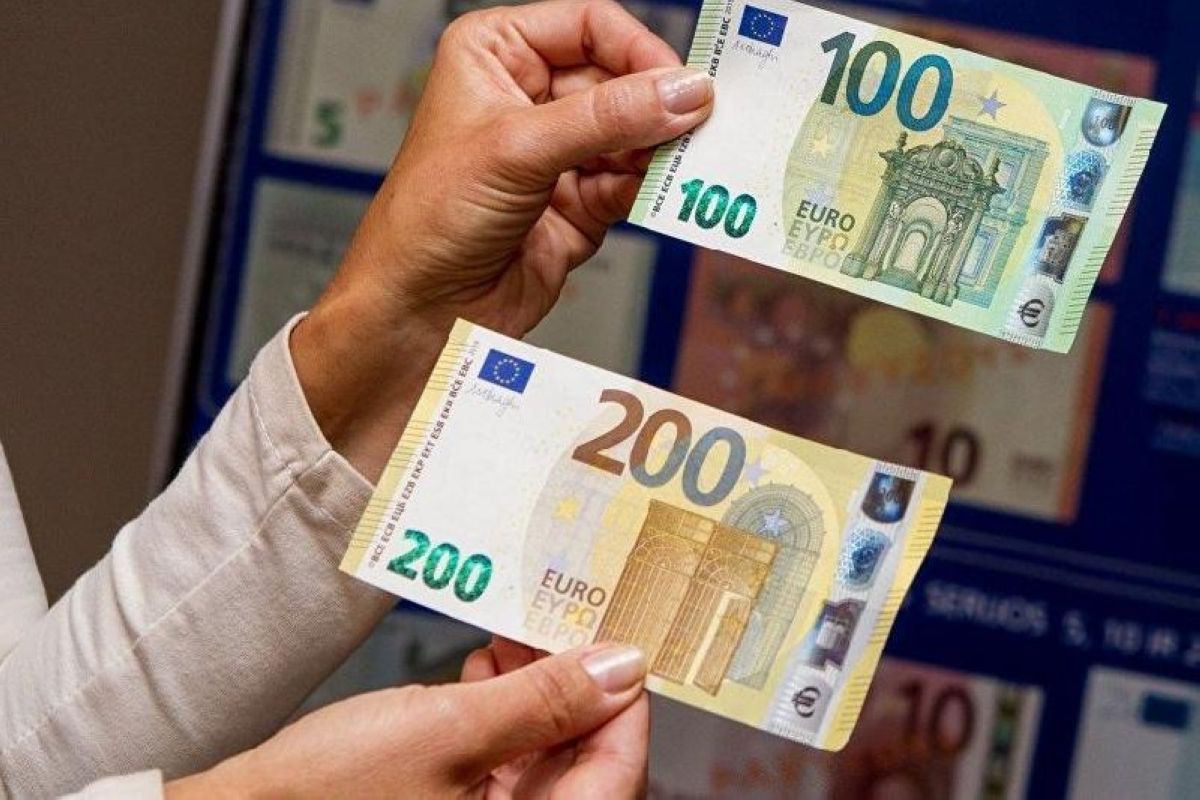 Еуропа орталық банкі жаңа €100 және €200 банкноттарын шығарды