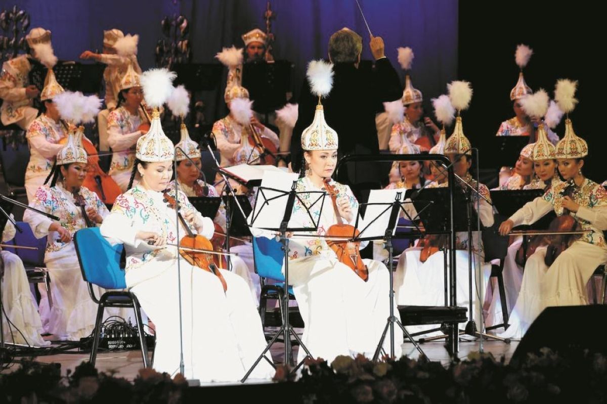 Испандар Құрманғазы оркестрін күтуде