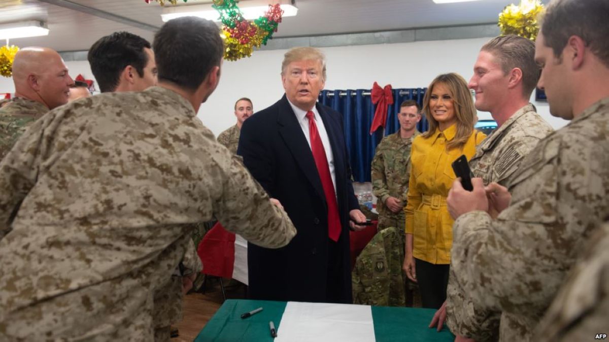 Дональд Трамп Ирактағы АҚШ әскери базасына барды