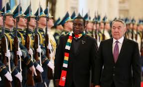 Елбасы Нұрсұлтан Назарбаев Зимбабве президенті Эммерсон Мнангагвамен кездесті