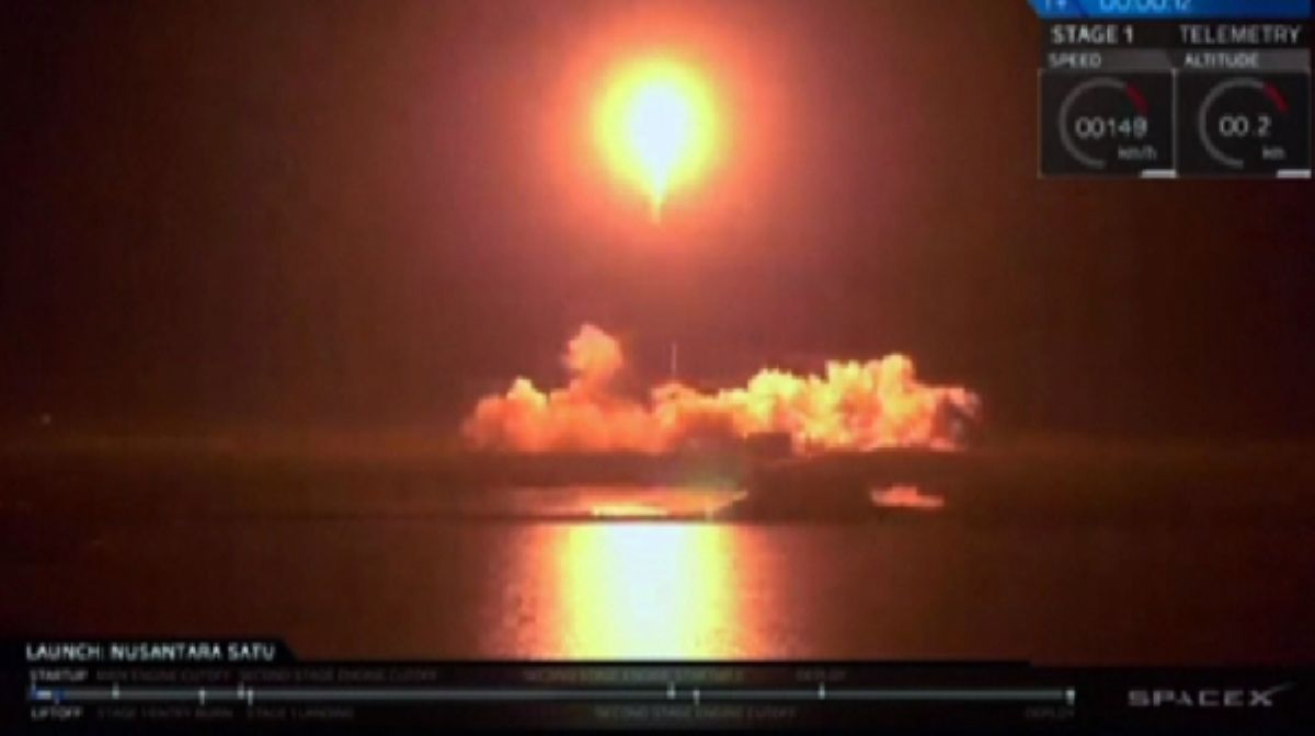 SpaceX компаниясы Falcon 9 зымыранын ұшырды