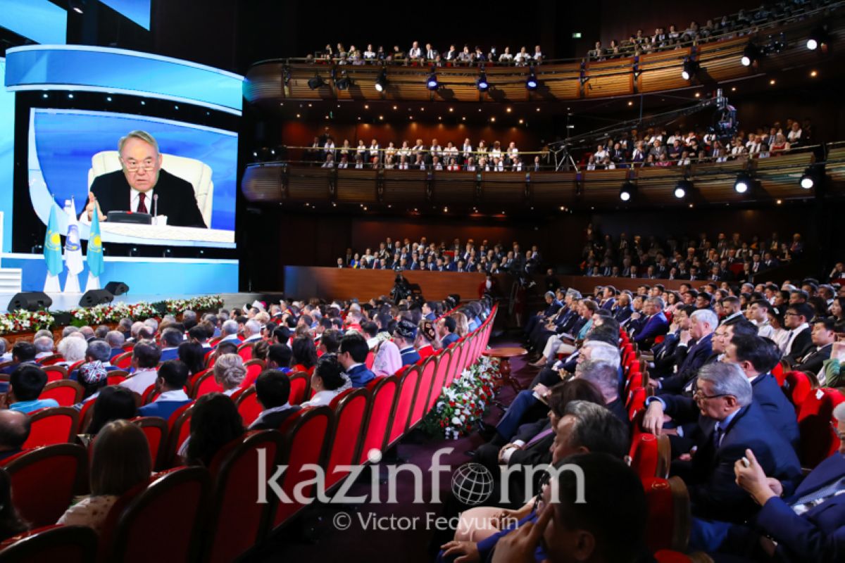 Нұрсұлтан Назарбаев: Қазақ тіліне деген құрметті байқап отырмыз