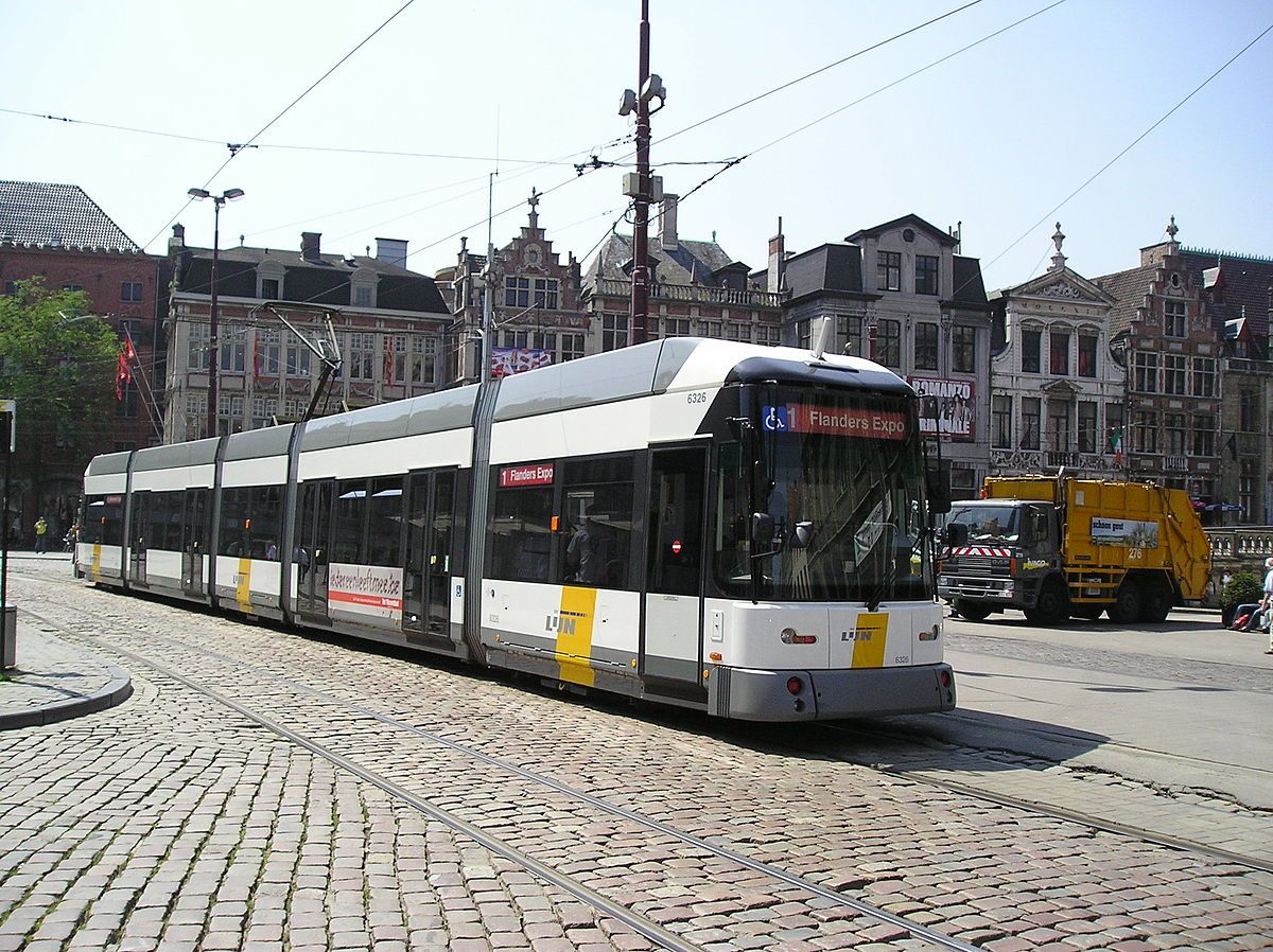 Бельгияда трамвай үйге соғылып, бес адам зардап шекті