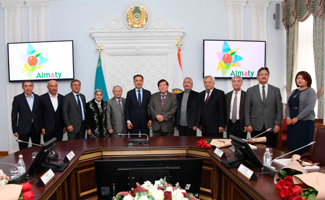 Алматы әкімі бірқатар қаламгерлерді Президенттің алғыс хатымен марапаттады