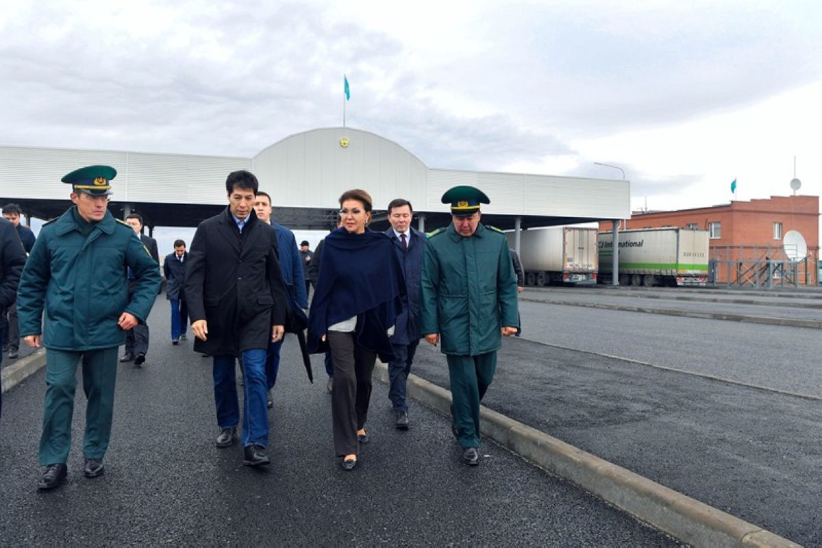 Дариға Назарбаева "Сырым" шекара бекетінде болды