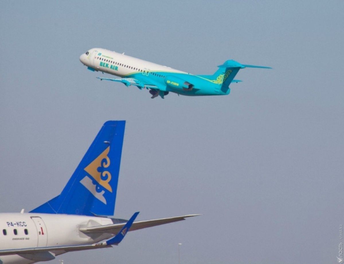 Самолеты через казахстан. Fokker 100 bek Air. Авиакомпании Казахстана. Казахстанские самолеты. Air Astana самолеты.