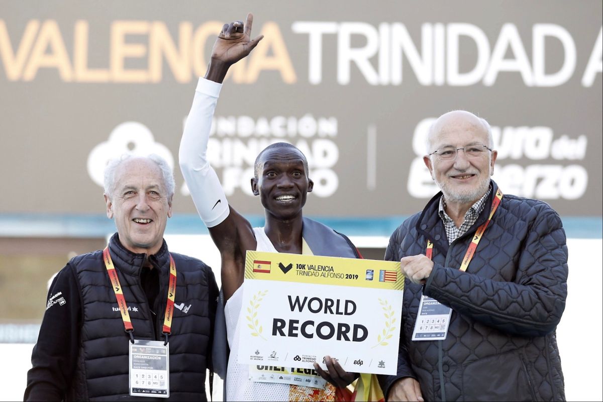 26 минут 38 секунд: Угандалық желаяқ әлемдік рекордты жаңартты