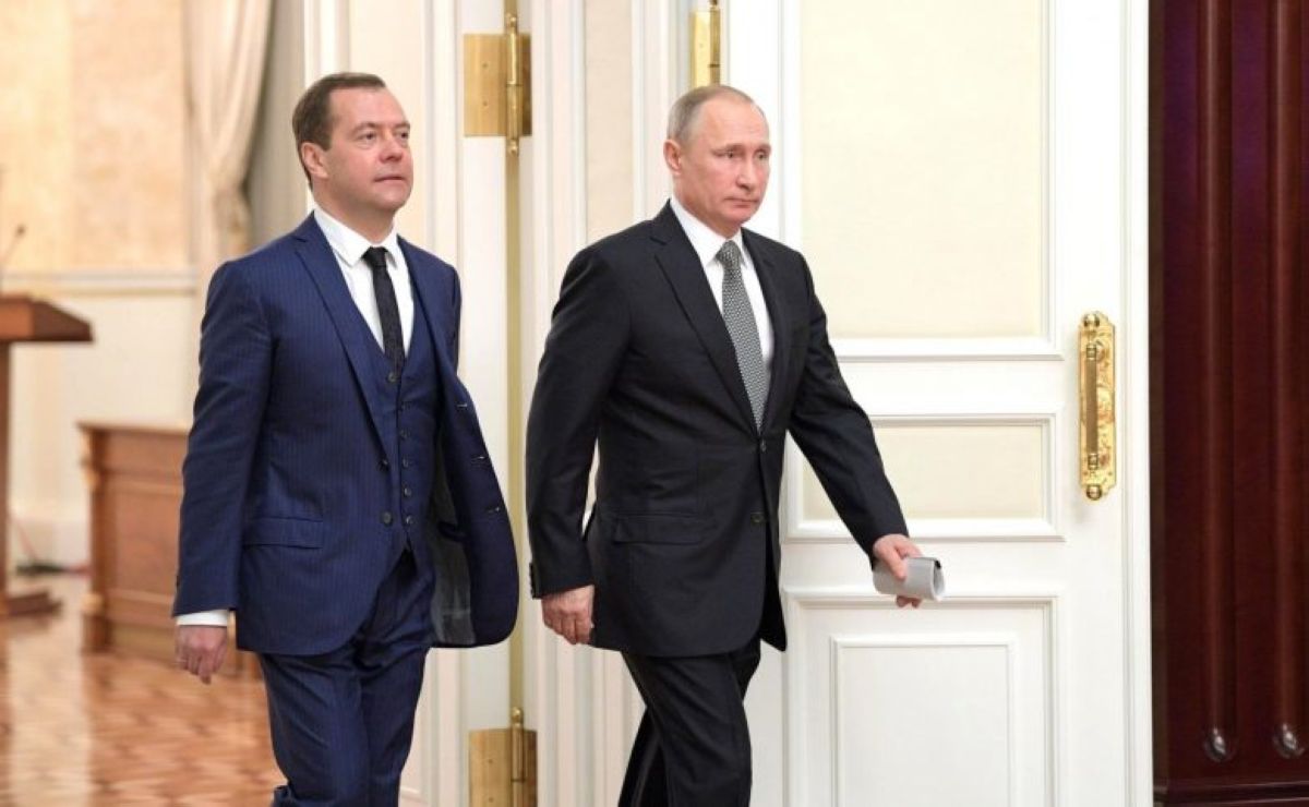 "Бұрын қандай болса, қазір де дәл сондай": Путин Медведевтің жаңа қызметіне қатысты пікір білдірді