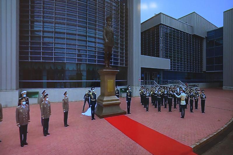 Президент Нұрсұлтан Назарбаевқа арналған монументтің ашылу рәсіміне қатысты