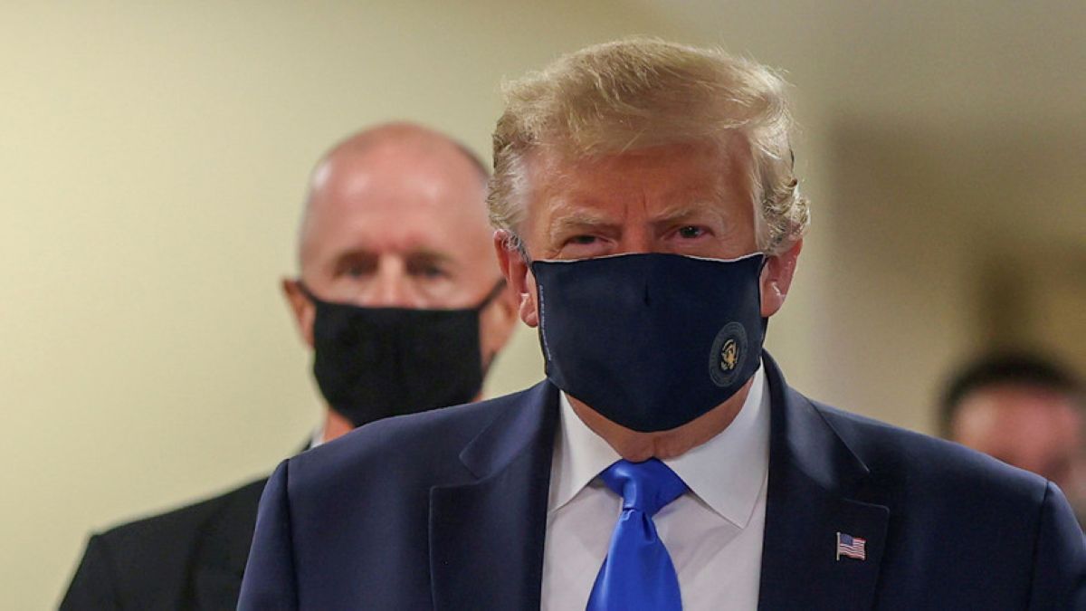 Трамп алғаш рет көпшілік алдына маска киіп шықты