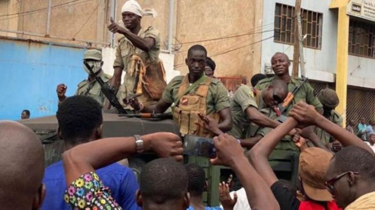 Мали президенті әскери төңкеріс нәтижесінде биліктен қуылып, қамауға алынды