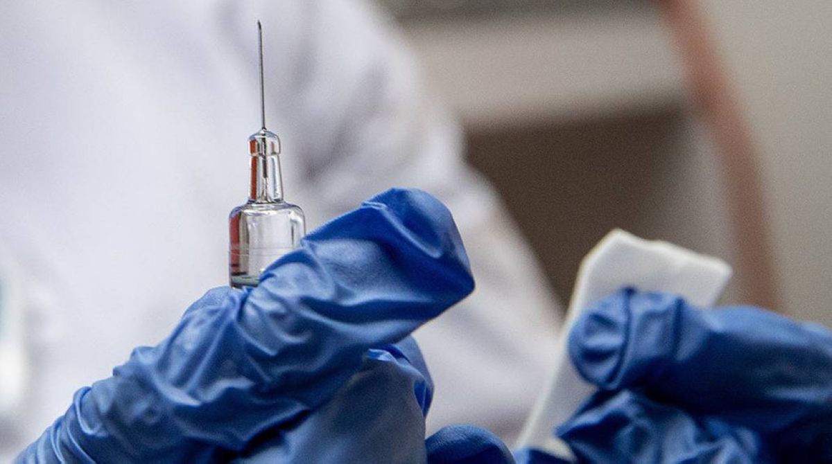 Кері әсері байқалған: Ұлыбританияда коронавирусқа қарсы вакцина сынағы тоқтатылды