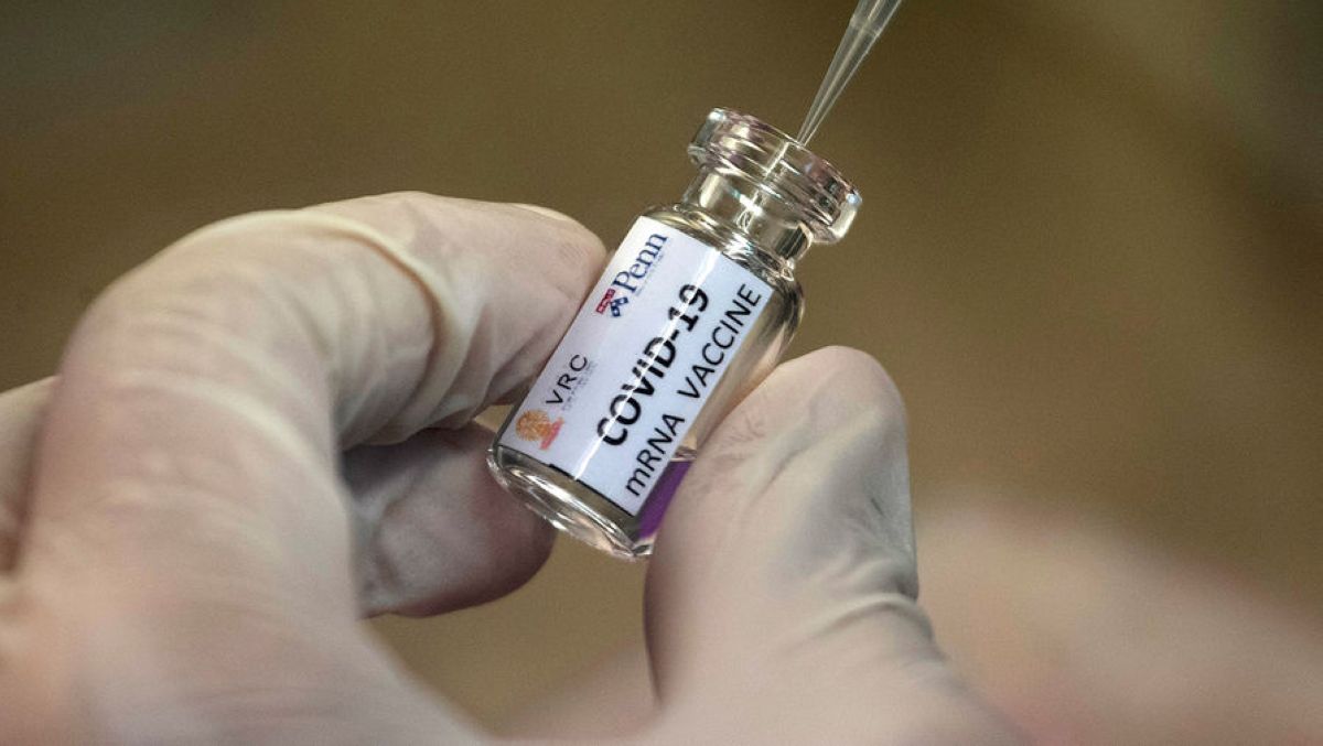 Коронавирусқа қарсы вакцина сынағына қатысушылардың бірі көз жұмды