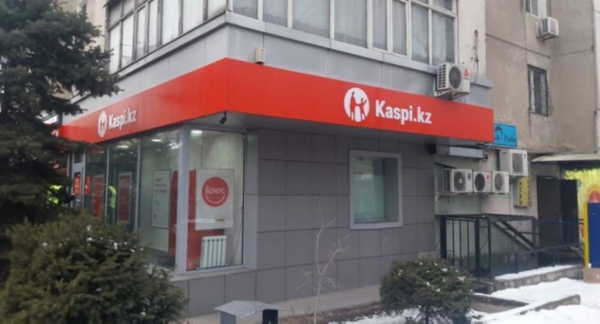 100-ге жуық клиенттің қаржысын жымқырған Kaspi Bank қызметкері 9 жылға сотталды