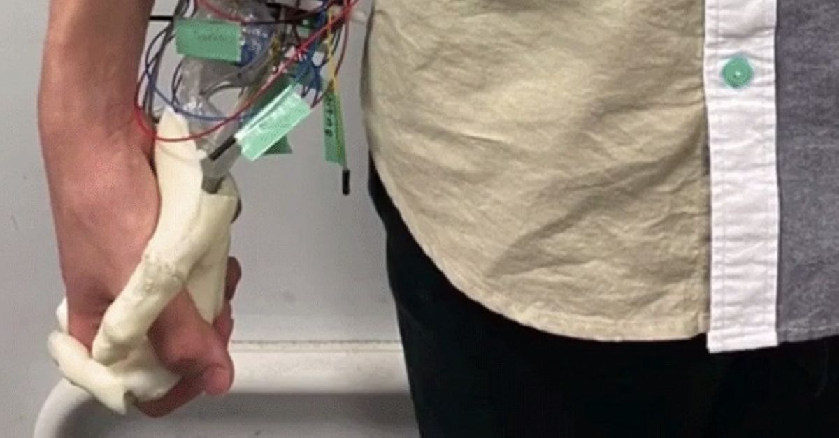 Жапониялық зерттеушілер ерлерге арналған робот қол ойлап тапты