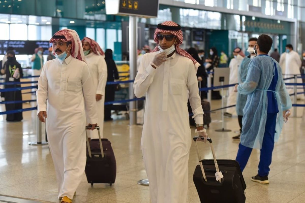 Сауд Арабиясы шекарасын жауып, халықаралық рейстерді тоқтатты