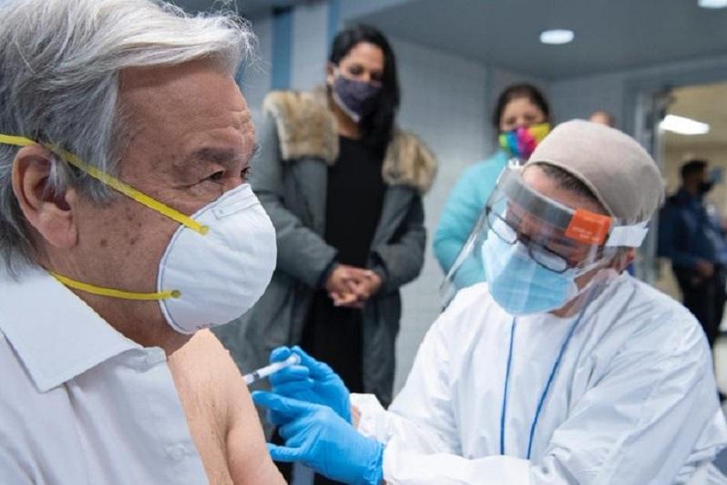 БҰҰ Бас хатшысы коронавирусқа қарсы вакцина салдырды