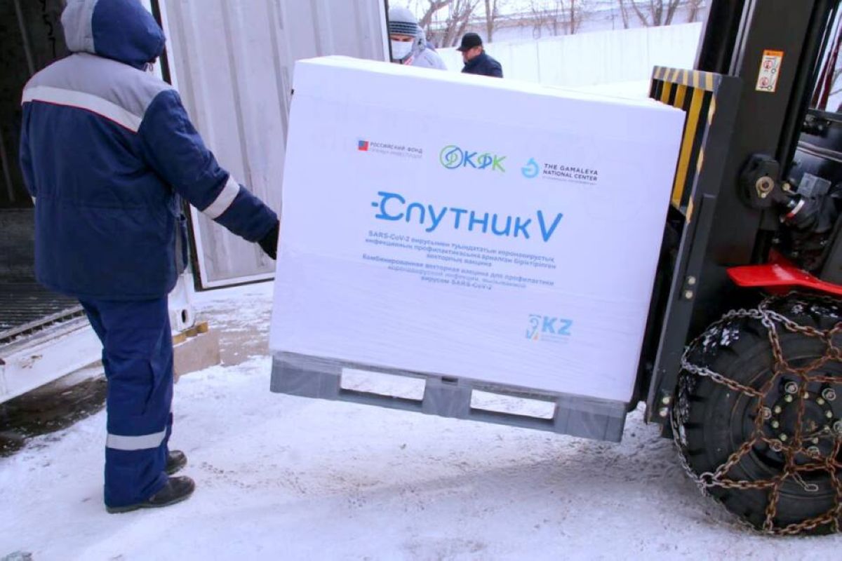 Қарағанды фармацевтика кешені «Спутник V» вакцинасының өнеркәсіптік партиясын шығарды