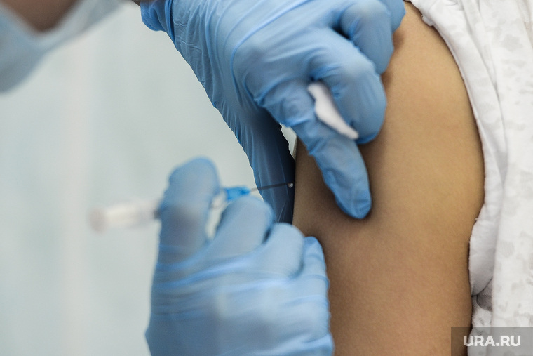 Елордада медицина қызметкерлері коронавирусқа қарсы вакцина алды