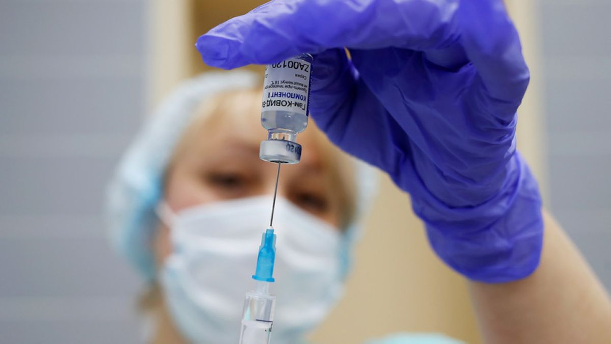 "Cпутник V" вакцинасын жасаушылар Еуроодақ реттеушісінен кешірім сұрауды талап етті